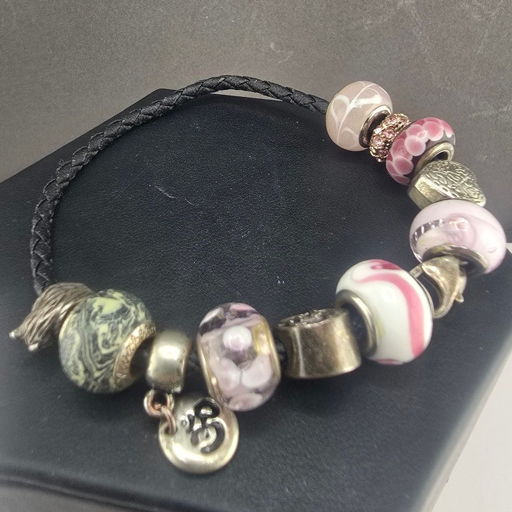 Vintage Estate Charm Bracelet Pink Black Braided Leather Glass Heart Om 7.75in